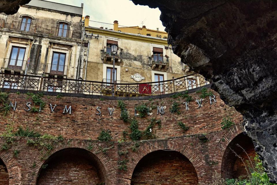 Anfiteatro Le Suites CTA Exterior foto