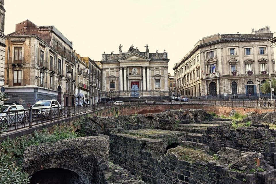 Anfiteatro Le Suites CTA Exterior foto
